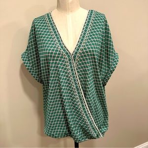 MAX STUDIO Wrap Style V-Neck Short Sleeve Patterned Top Size Large